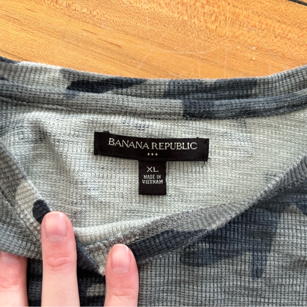 Banana Republic men’s long sleeve camo waffle t shirt - Picture 2 of 4